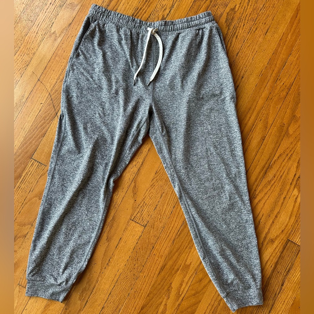 Vuori Performance Joggers Grey Size Medium LIKE NEW